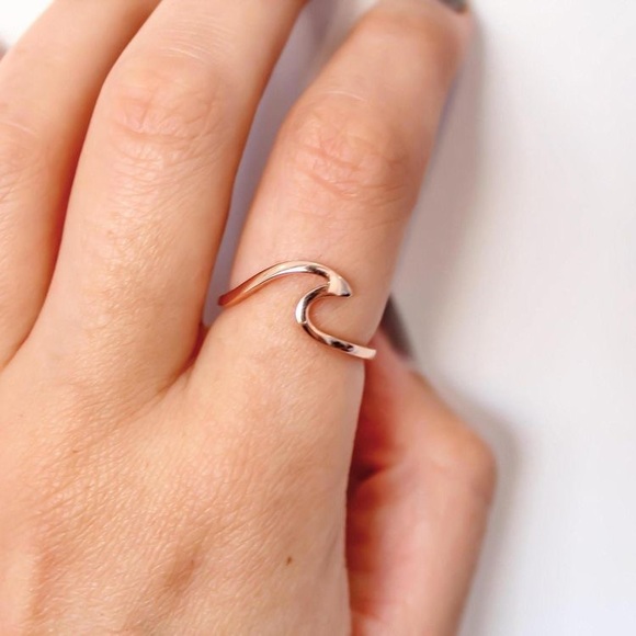 Rose Gold Wave Ring - Picture 3 of 9